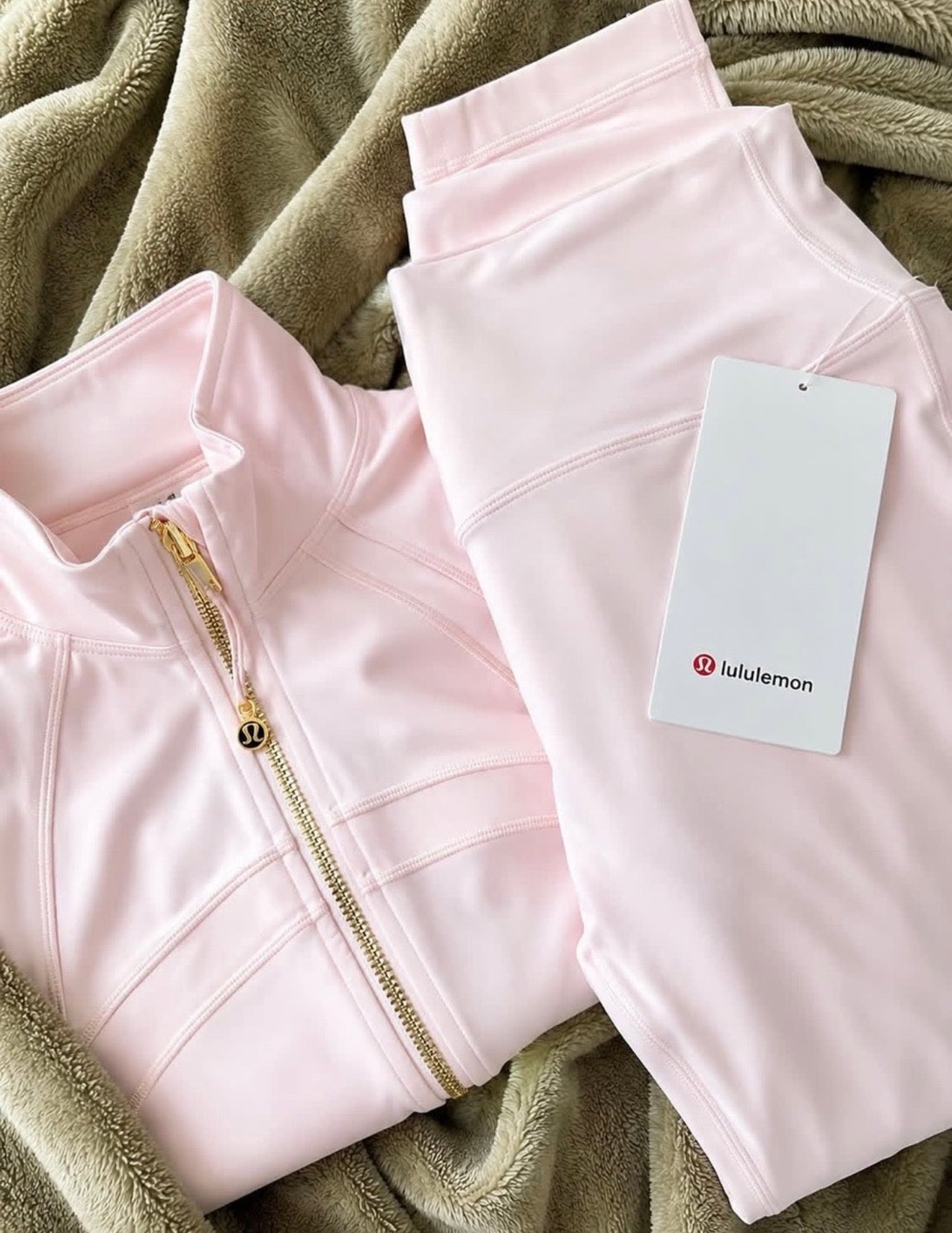 strawberry milkshake  w/ gold zipper set